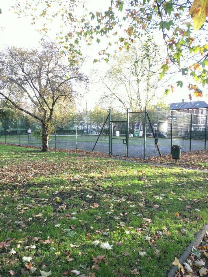 Vauxhall Park tennis court
